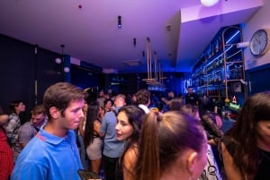 Barcelona: Pubcrawl med en times åpen bar og VIP-klubbadgang