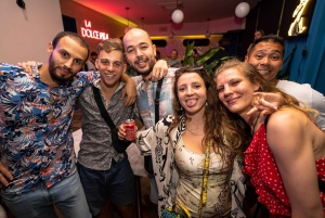 Barcelona: Kneipentour mit 1 Stunde offener Bar und VIP-Club-Eintritt