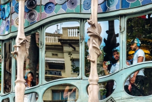 Barcelona Architecture Walking Tour With Casa Batlló Upgrade