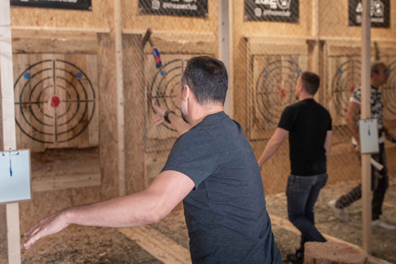Barcelona: Axe Throwing Viking Experience with Beer
