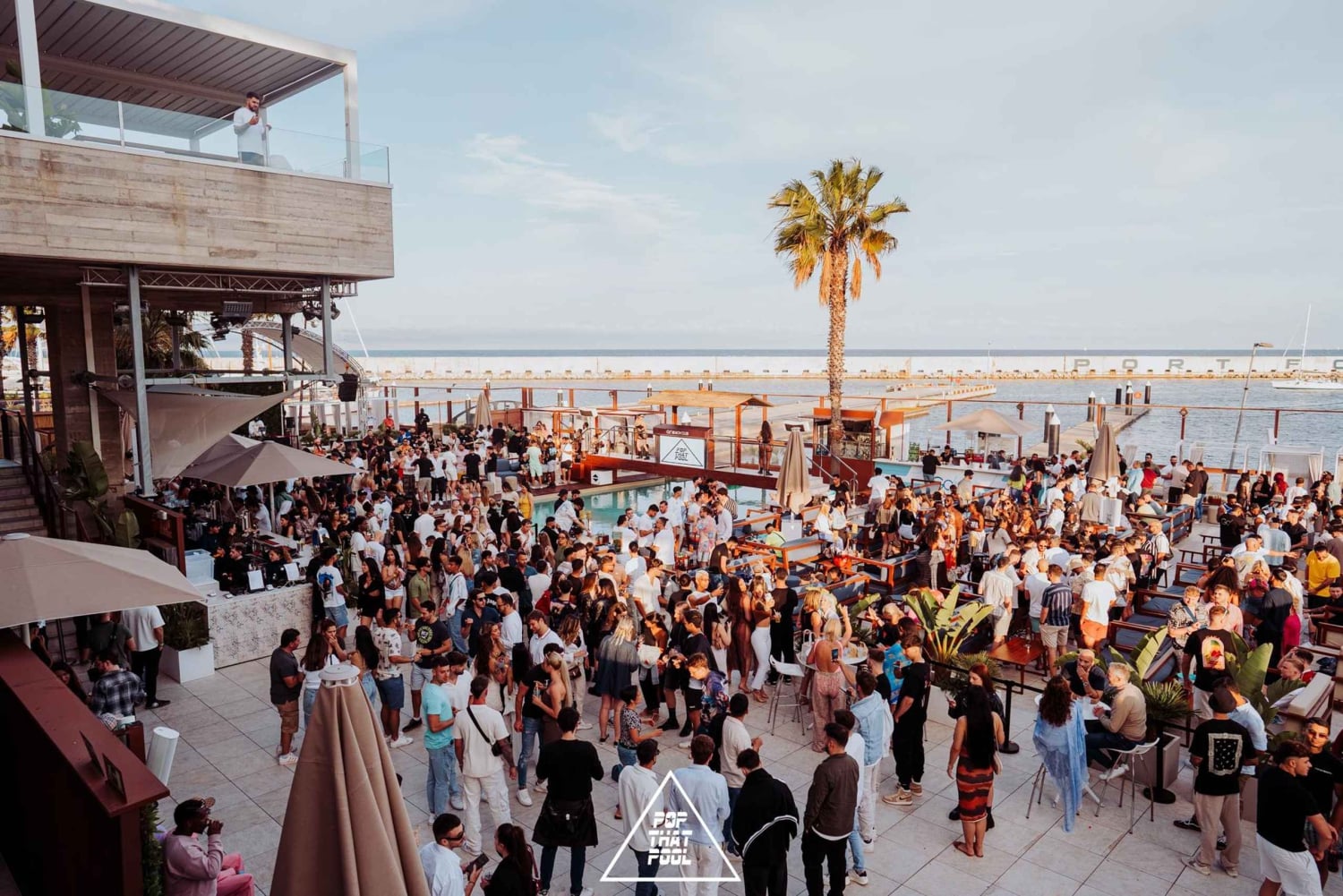 Barcelona: Beach Club Pool Party met DJ