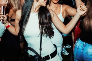 Barcelona: Beach Club Pool Party met DJ