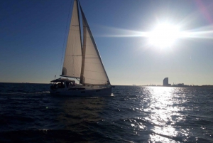 Barcellona: Crociera Premium condivisa al tramonto (bevande e snack)