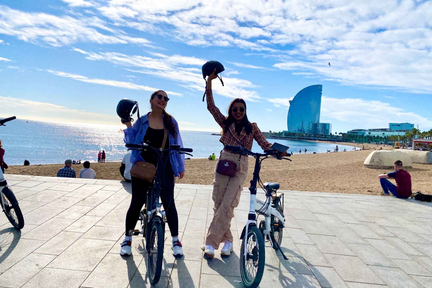 Barcelona: Central Park E-bike Tour / E-Scooter Tour