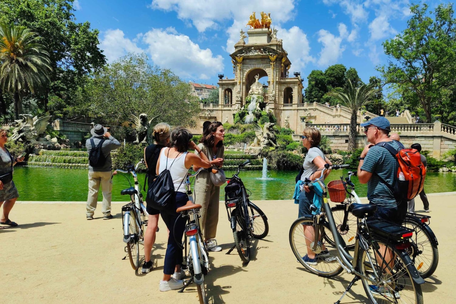 Barcelone : visite à vélo ou en vélo électrique, sites incontournables et anecdotes locales