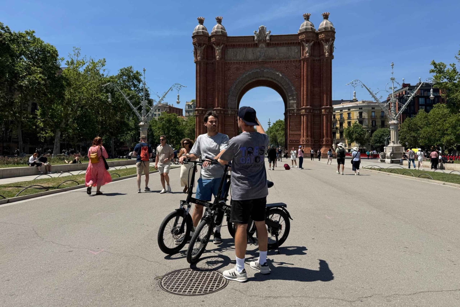 Barcelone : visite à vélo ou en vélo électrique, sites incontournables et anecdotes locales