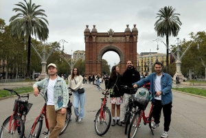 Barcelone : visite à vélo ou en vélo électrique, sites incontournables et anecdotes locales
