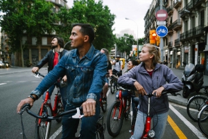 Barcelona Bike Tour by Night with Cava and Fountain Show
