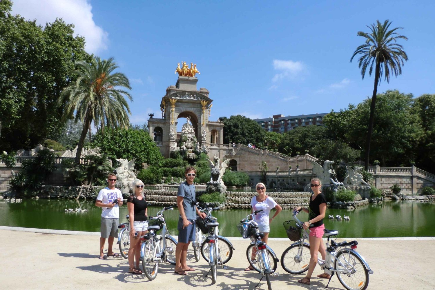 Barcelona: Passeio de bicicleta e ingressos sem fila para a Sagrada Família