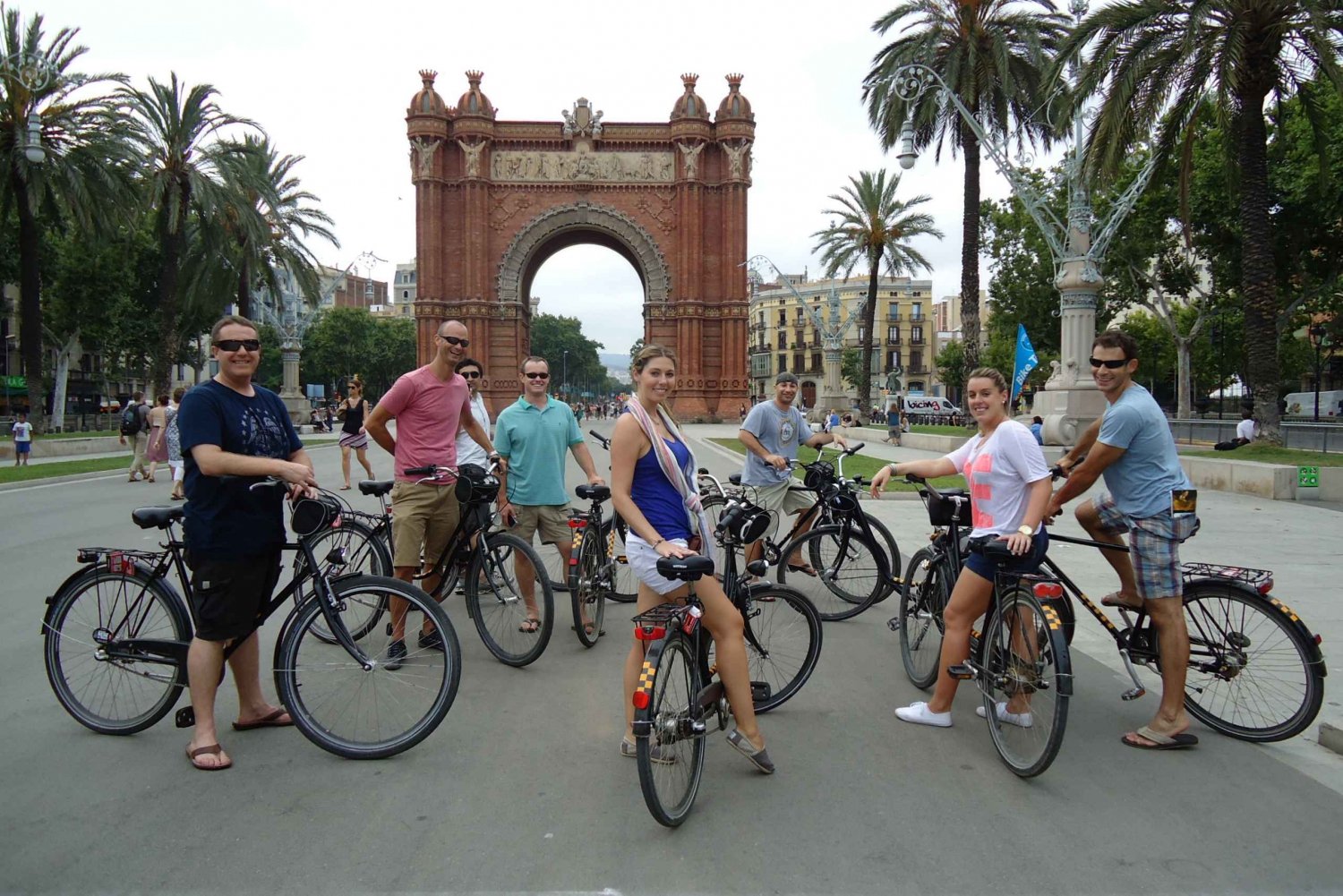 Barcelona Bike Tour with a Break on a Beach Terrace Bar
