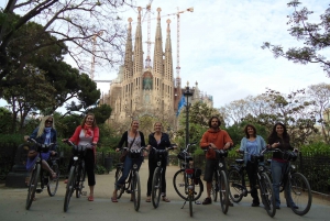 Barcelona: Bike Tour with a Break on a Beach Terrace Bar