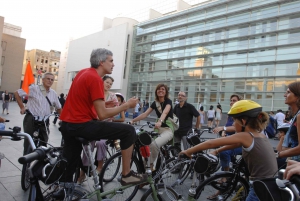 Barcelona: Bike Tour with a Break on a Beach Terrace Bar