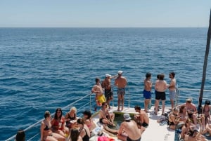 Barcelona: Festa em um barco com almoço de paella e banho de mar