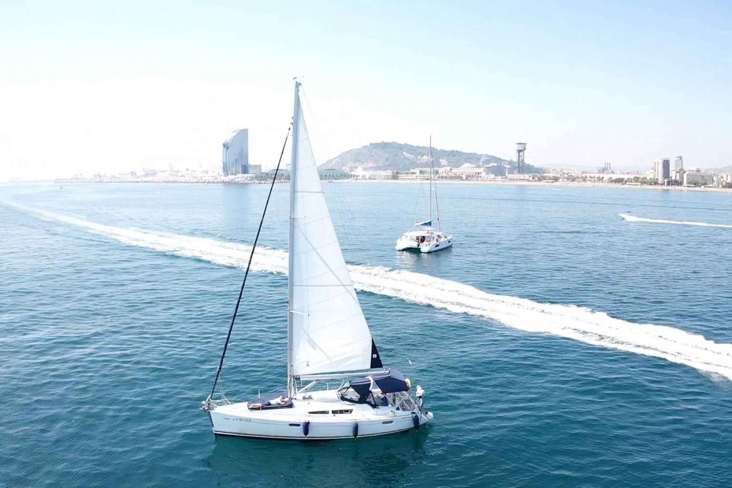 Barcelona: Boat trip with cava in amazing sailboat