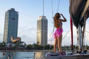 Barcelona: Coastline Boat Trip with Snacks and Cava