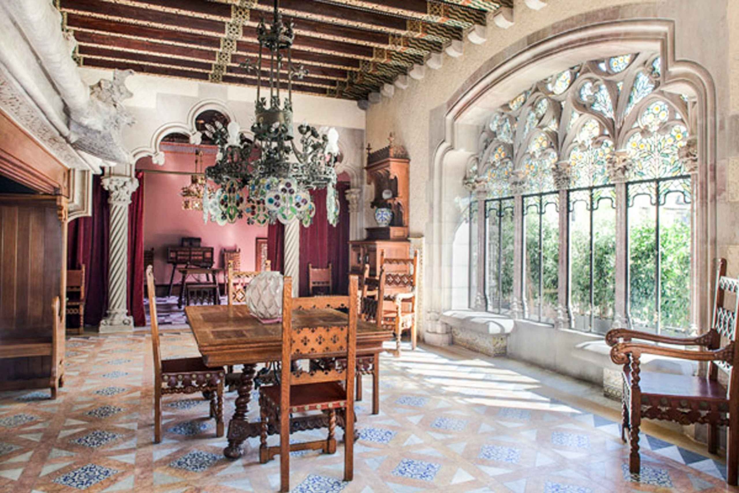 Барселона: Экскурсия по Casa Amatller с шоколадным подарком