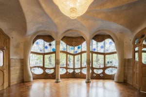 Barcelona: Casa Batllo First Access VIP Tour with Breakfast