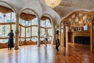 Barcelona: Casa Batllo First Access VIP Tour with Breakfast