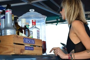 Barcellona: crociera party in catamarano con barbecue