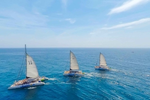 Barcellona: crociera party in catamarano con barbecue