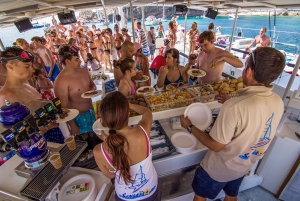 Barcellona: crociera party in catamarano con barbecue