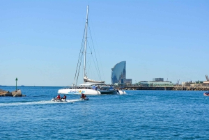 Barcellona: crociera party in catamarano con barbecue