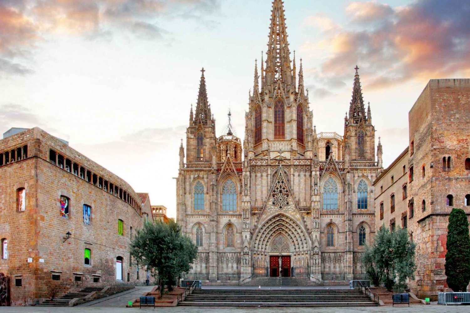 Barcelona Cathedral: Exclusive walking tour & entry tickets.