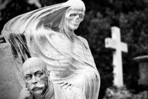 Barcelona: Cemetery Tour - Gothic Graves & Local History