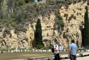 Barcelona: Cemetery Tour - Gothic Graves & Local History