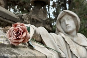 Barcelona: Cemetery Tour - Gothic Graves & Local History