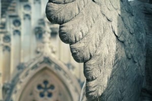 Barcelona: Cemetery Tour - Gothic Graves & Local History