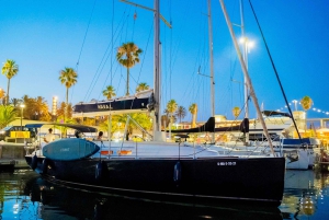 Barcelona: Cena Romántica i noc w camarote en velero