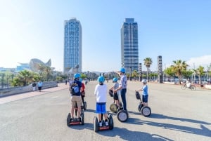 Barcellona: Tour guidato in Segway della città e del mare
