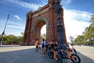 Barcellona: Tour della città in bicicletta, E-bike o E-Scooter