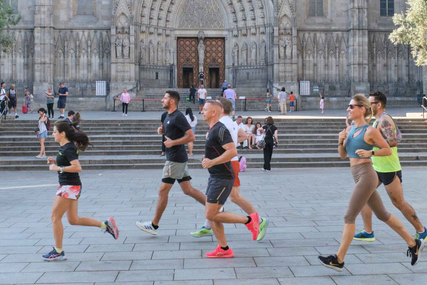 Barcelona: City Highlights Guidet Running Tour