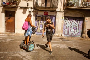 Barcelona: Wycieczka na segwayu z przewodnikiem City Highlights