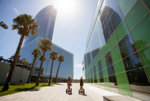Barcelona: Wycieczka na segwayu z przewodnikiem City Highlights