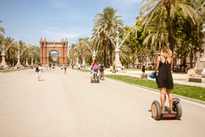 Barcelona: Wycieczka na segwayu z przewodnikiem City Highlights
