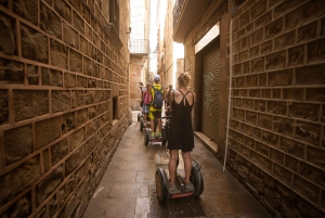 Barcelona: Wycieczka na segwayu z przewodnikiem City Highlights