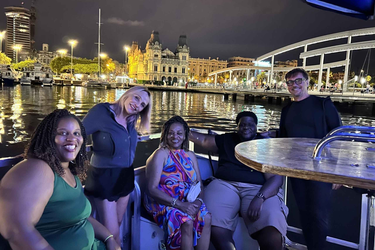 Barcelona: Katamaran-krydstogt med byudsigt og musik