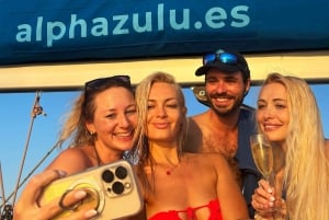 Barcelona: Sailing with Open Bar, Catalan Snack & Swim Stop