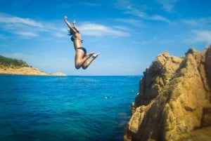 Barcelona: Wycieczka na Costa Brava, nurkowanie z rurką i skok z klifu z lunchem