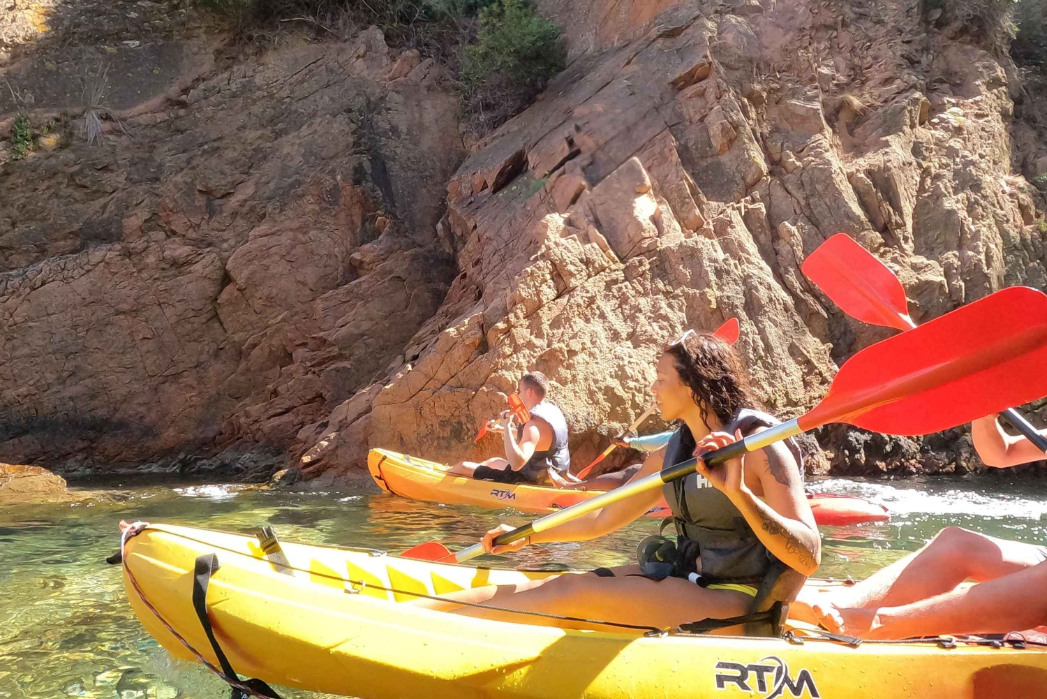 Barcelona: excursión en kayak y snorkel por la Costa Brava con almuerzo incluido.