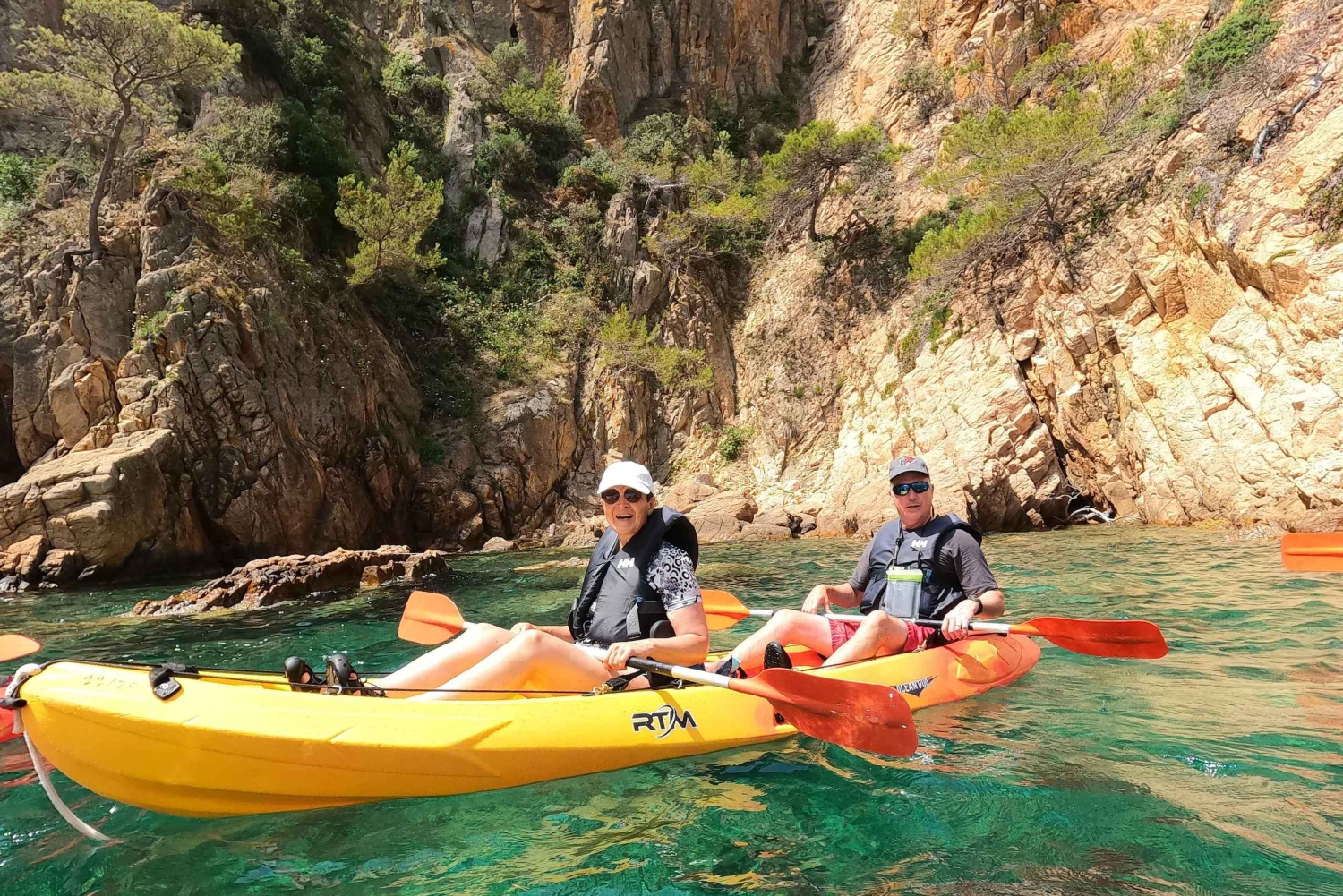 Barcelona: excursión en kayak y snorkel por la Costa Brava con almuerzo incluido.