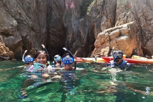 Barcelona: excursión en kayak y snorkel por la Costa Brava con almuerzo incluido.