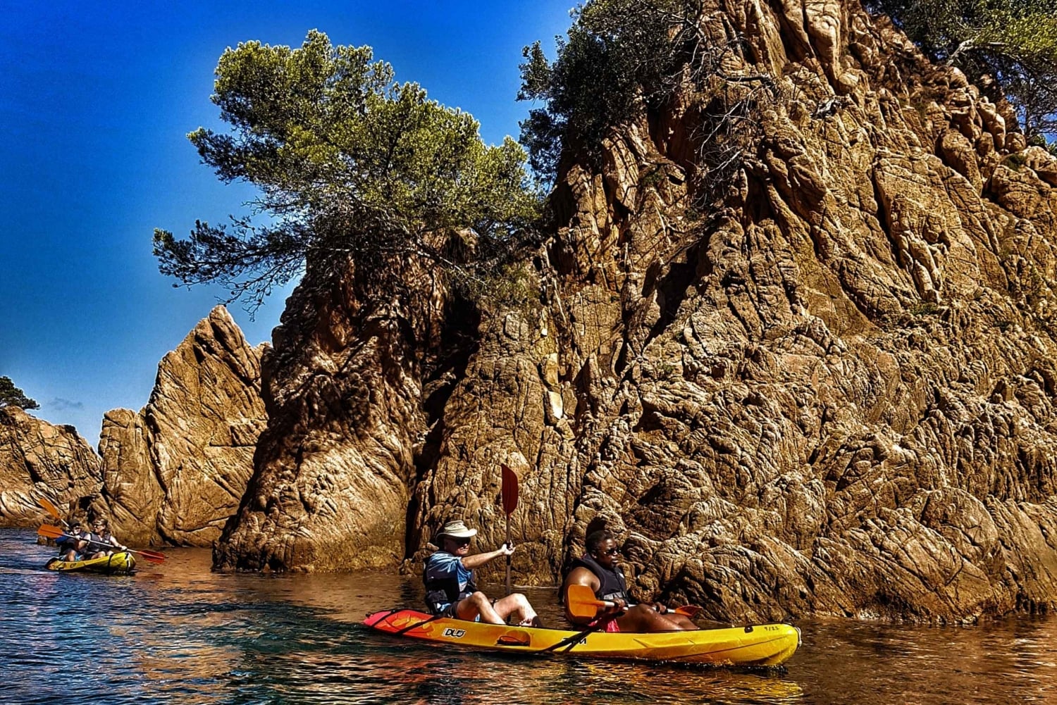 バルセロナ発：カヤック＆ラグーンシュノーケリング付きコスタ・ブラバツアー