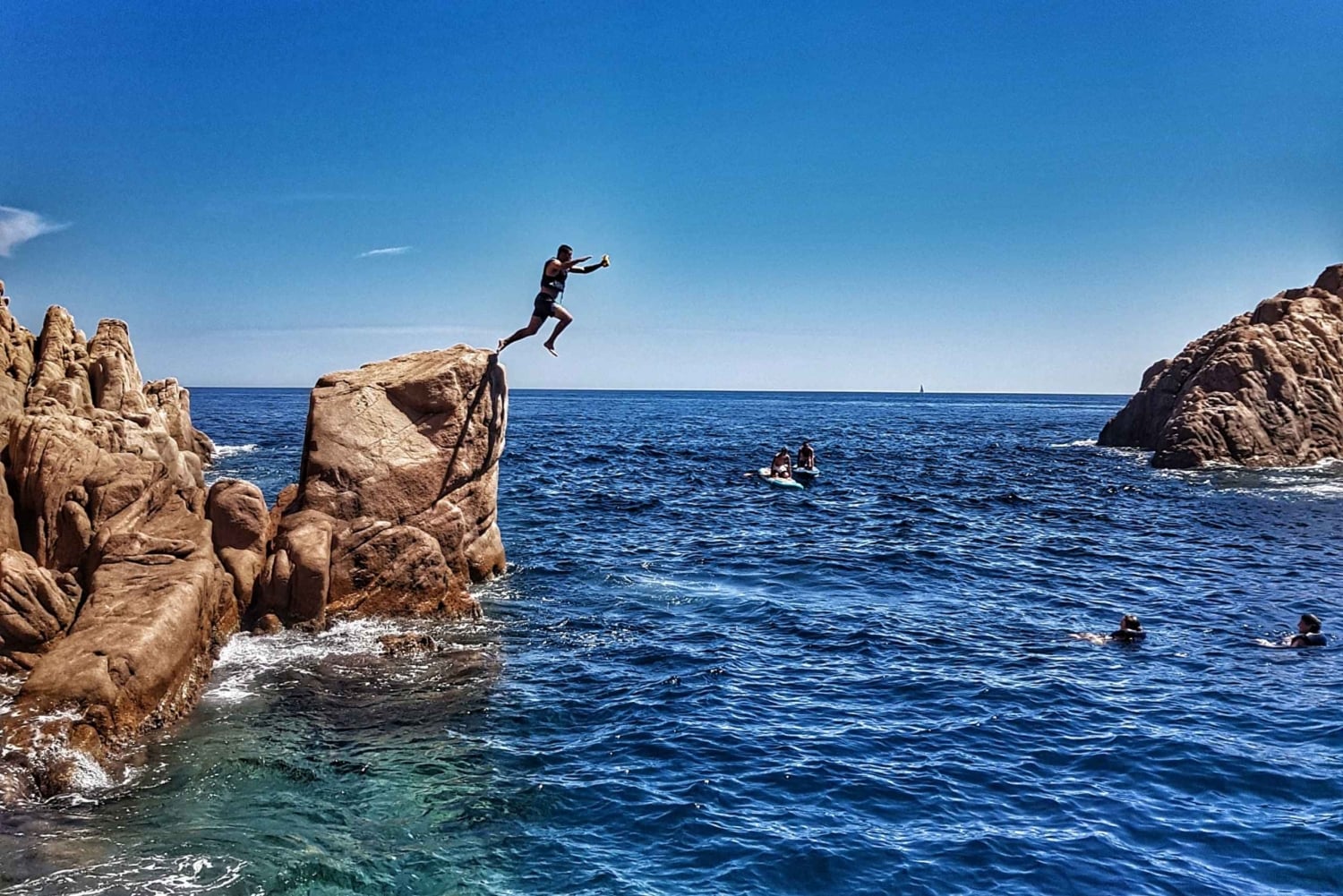 バルセロナ発：カヤック＆ラグーンシュノーケリング付きコスタ・ブラバツアー