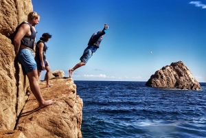 バルセロナ発：カヤック＆ラグーンシュノーケリング付きコスタ・ブラバツアー