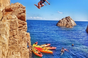 バルセロナ発：カヤック＆ラグーンシュノーケリング付きコスタ・ブラバツアー