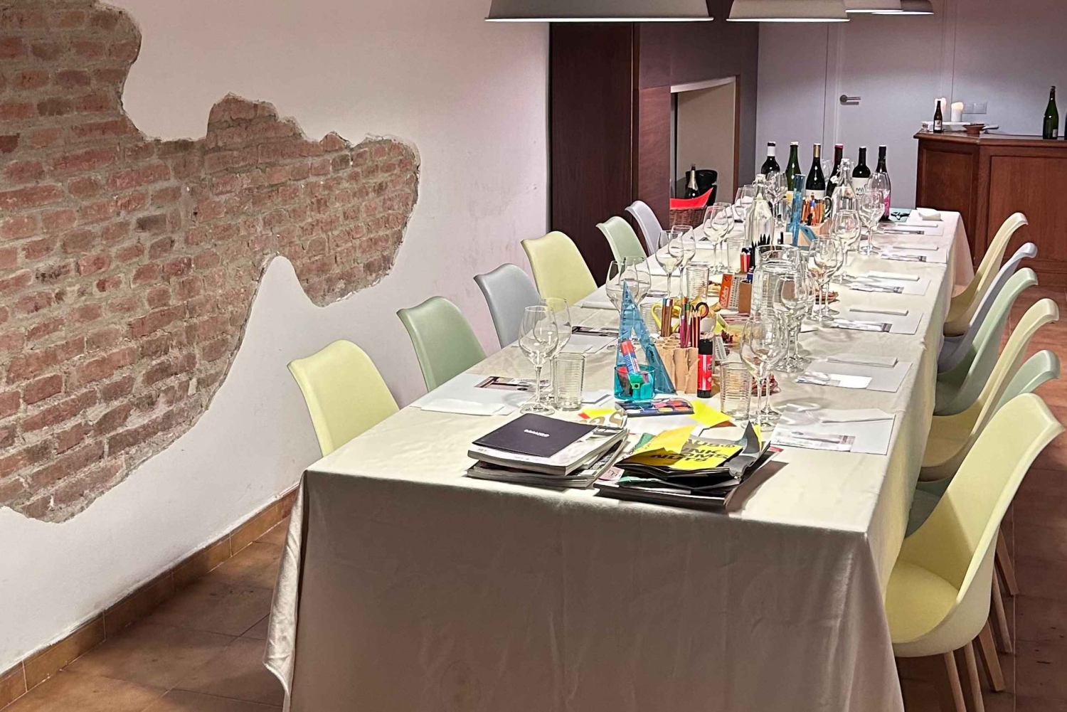 Barcelona: Create your own wine label + tasting of 3 wines